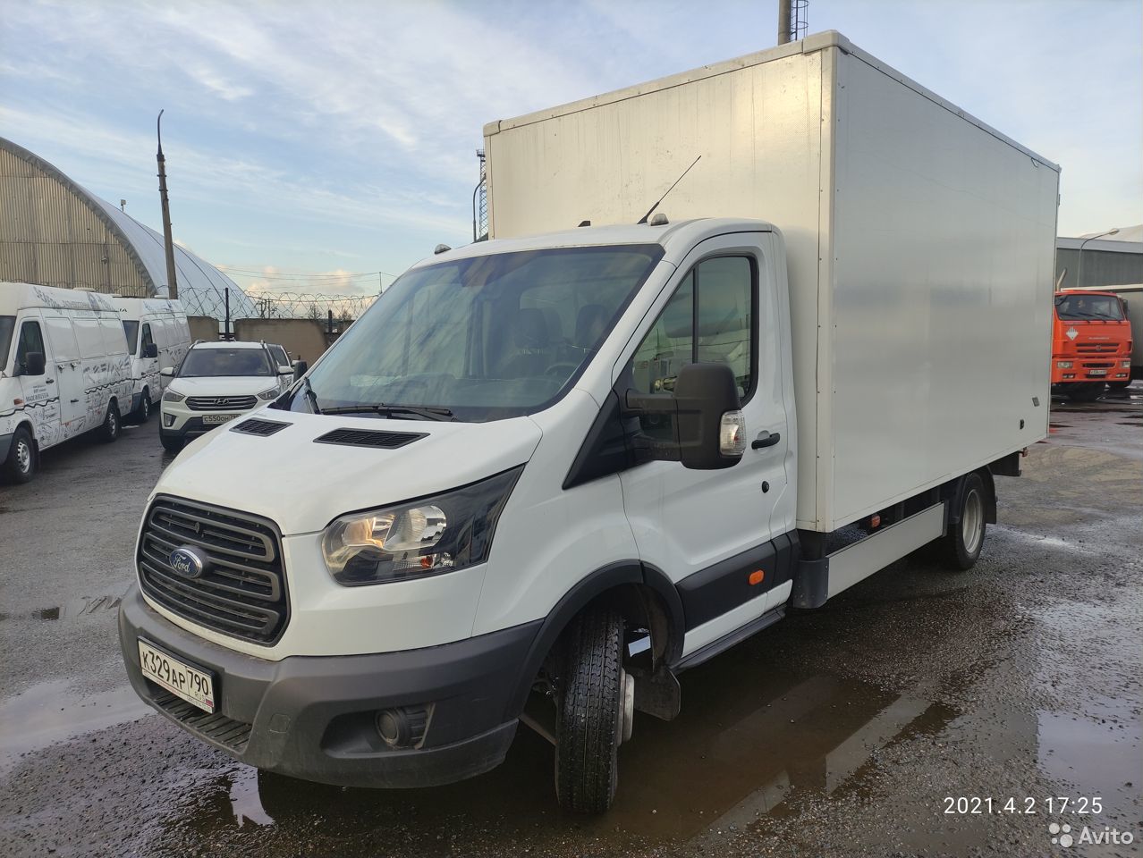 Промтоварный фургон Ford Transit