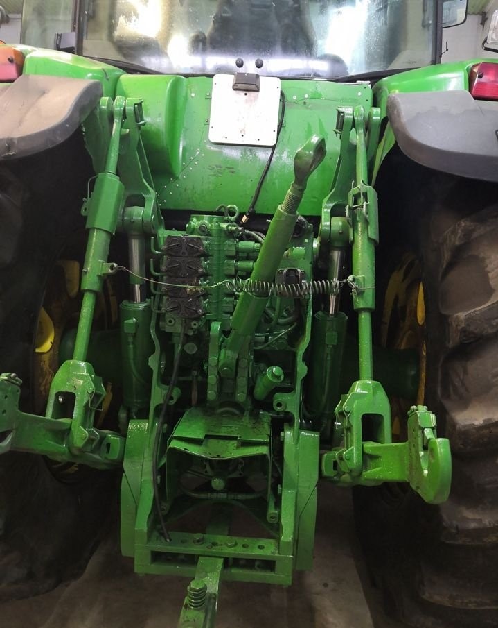 Трактор John Deere 8420