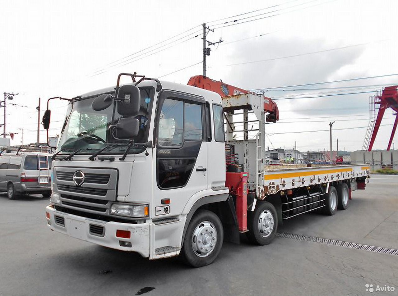 Бортовой грузовик с КМУ HINO Profia
