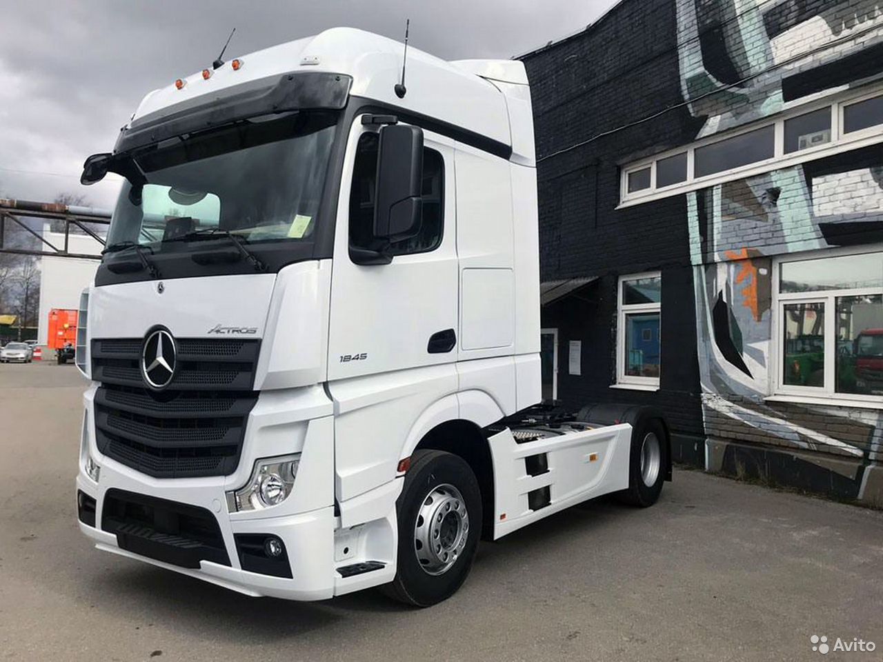 Седельный тягач Mercedes-Benz Actros 1845LS