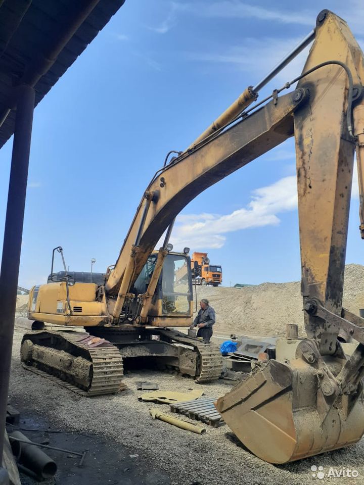 Гусеничный экскаватор Komatsu PC300-7