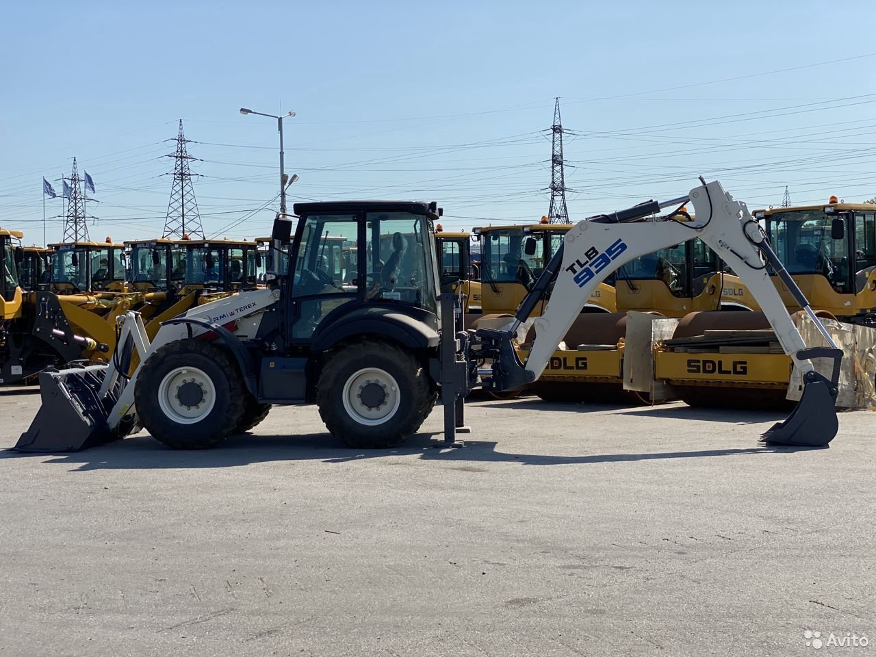 Экскаватор-погрузчик UMG TLB825