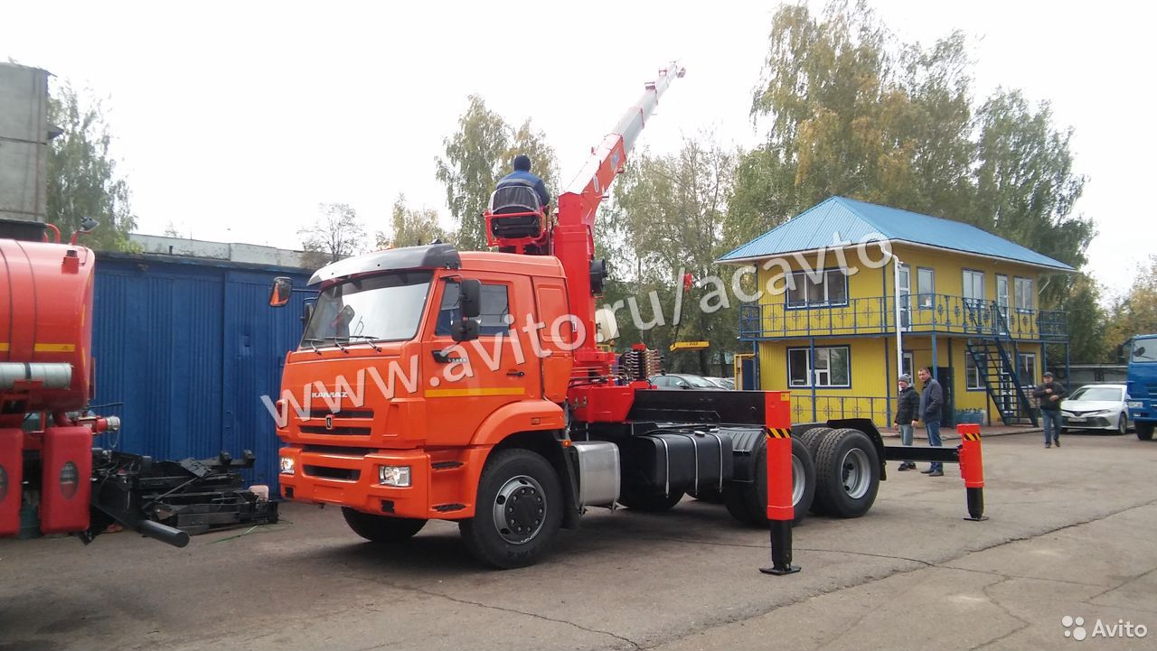 Седельный тягач Камаз 65115 с КМУ