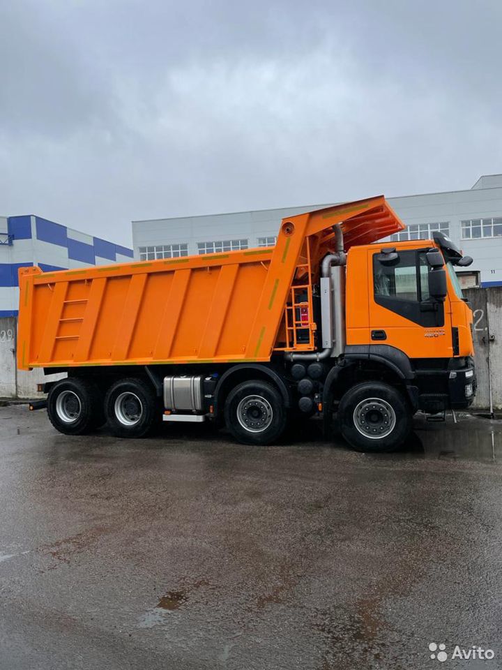 Самосвал Iveco Trakker