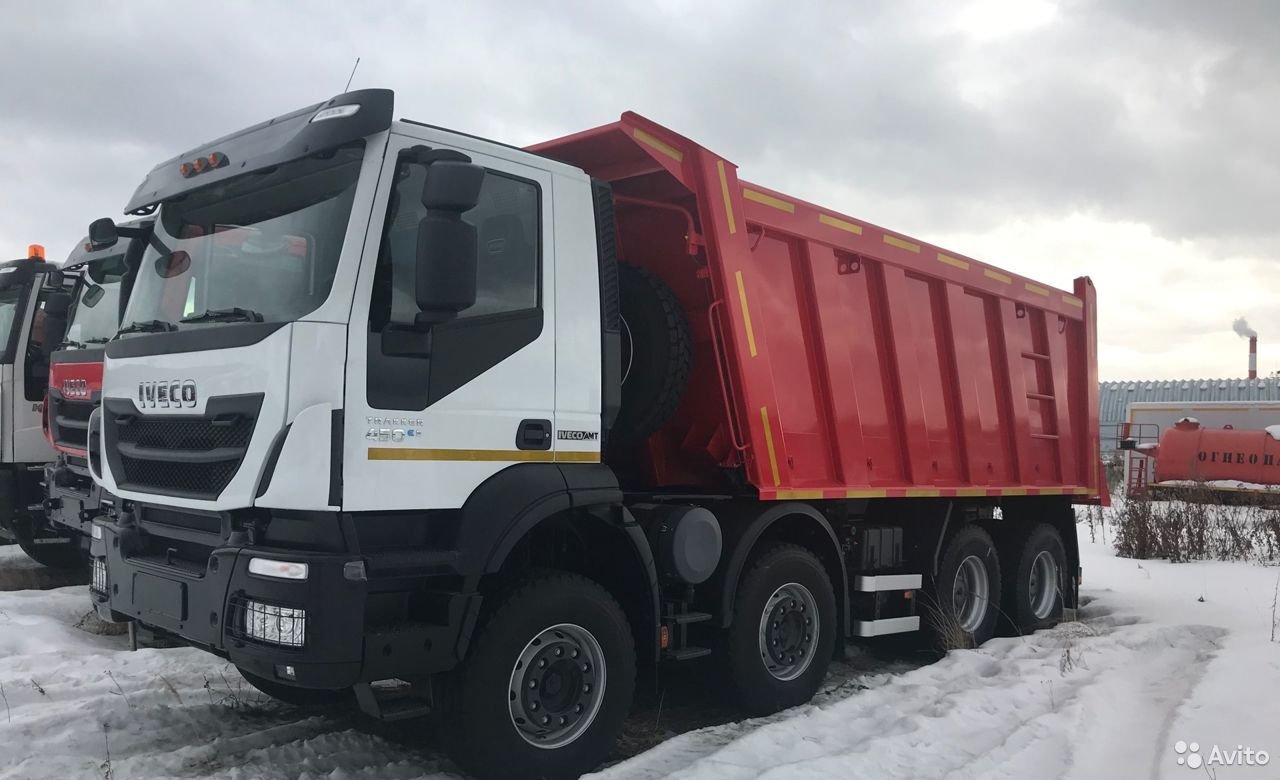 Самосвал Iveco Trakker