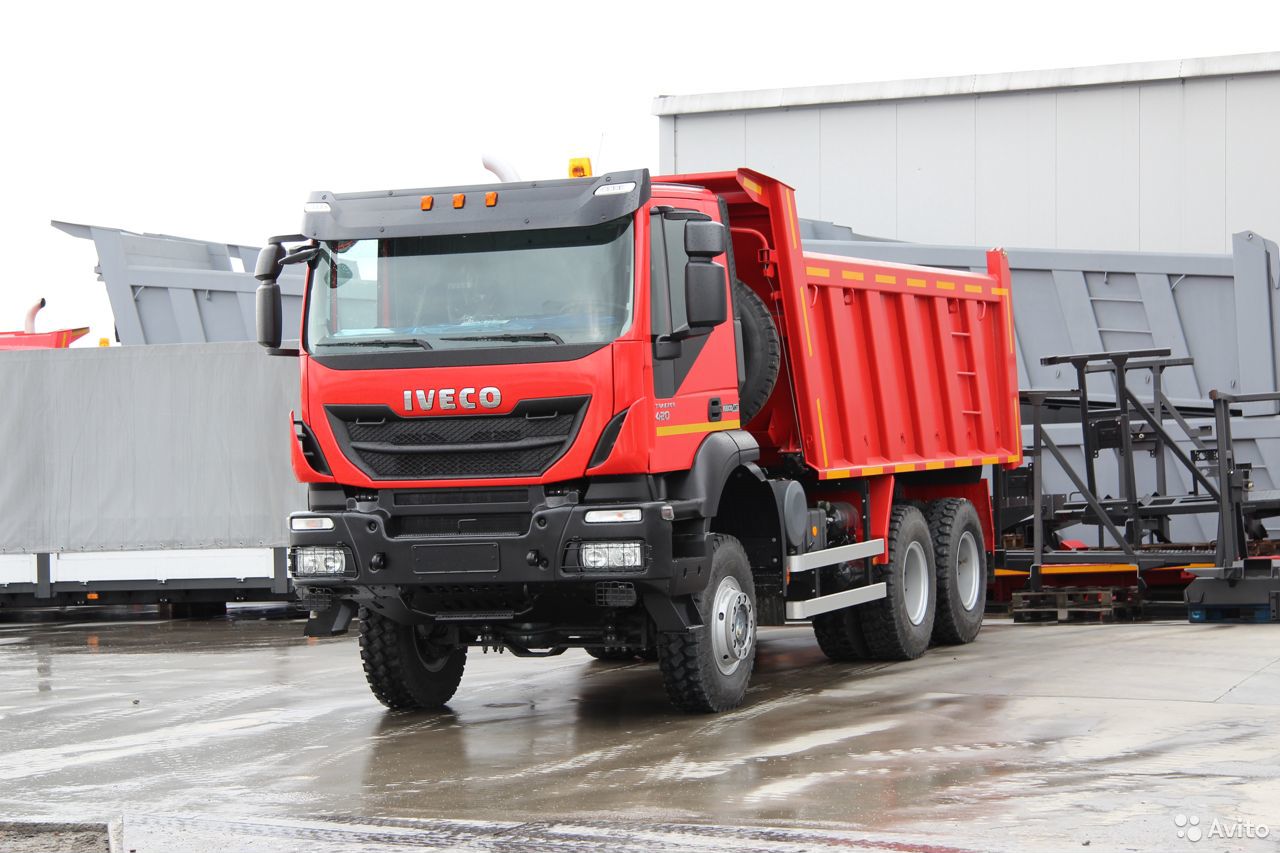 Самосвал Iveco Trakker