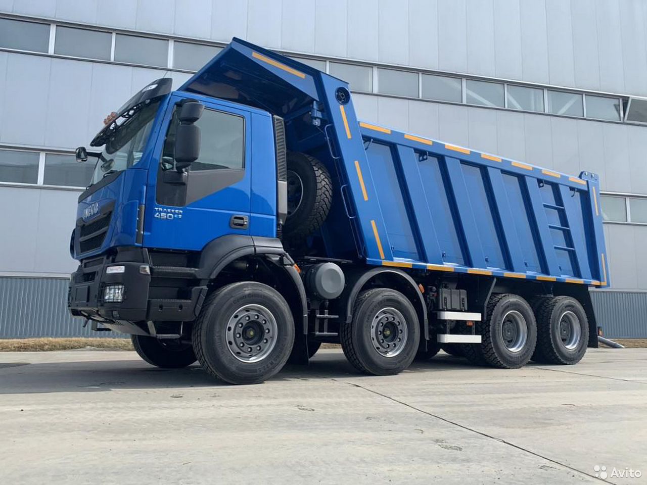 Самосвал Iveco Trakker