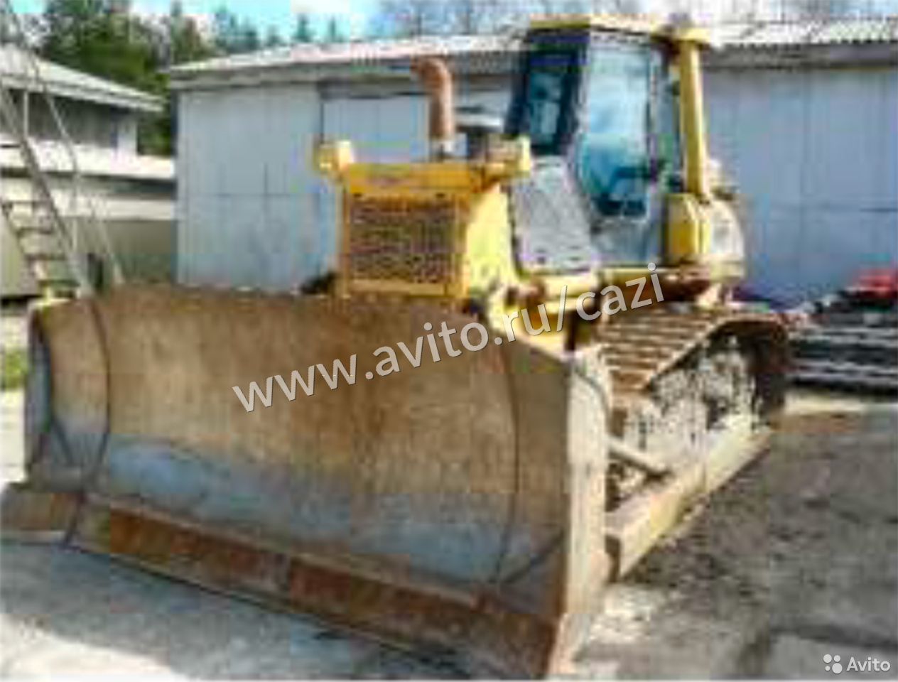 Гусеничный бульдозер Komatsu D63E 12