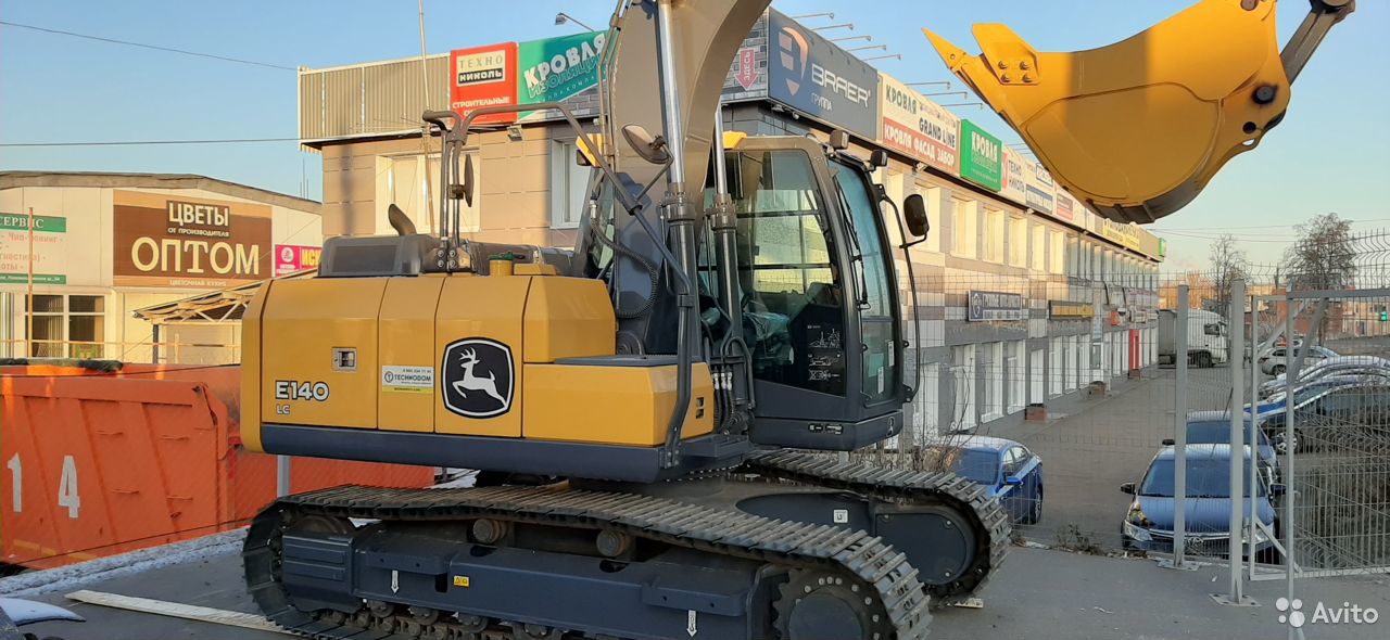 Гусеничный экскаватор John Deere E140LC