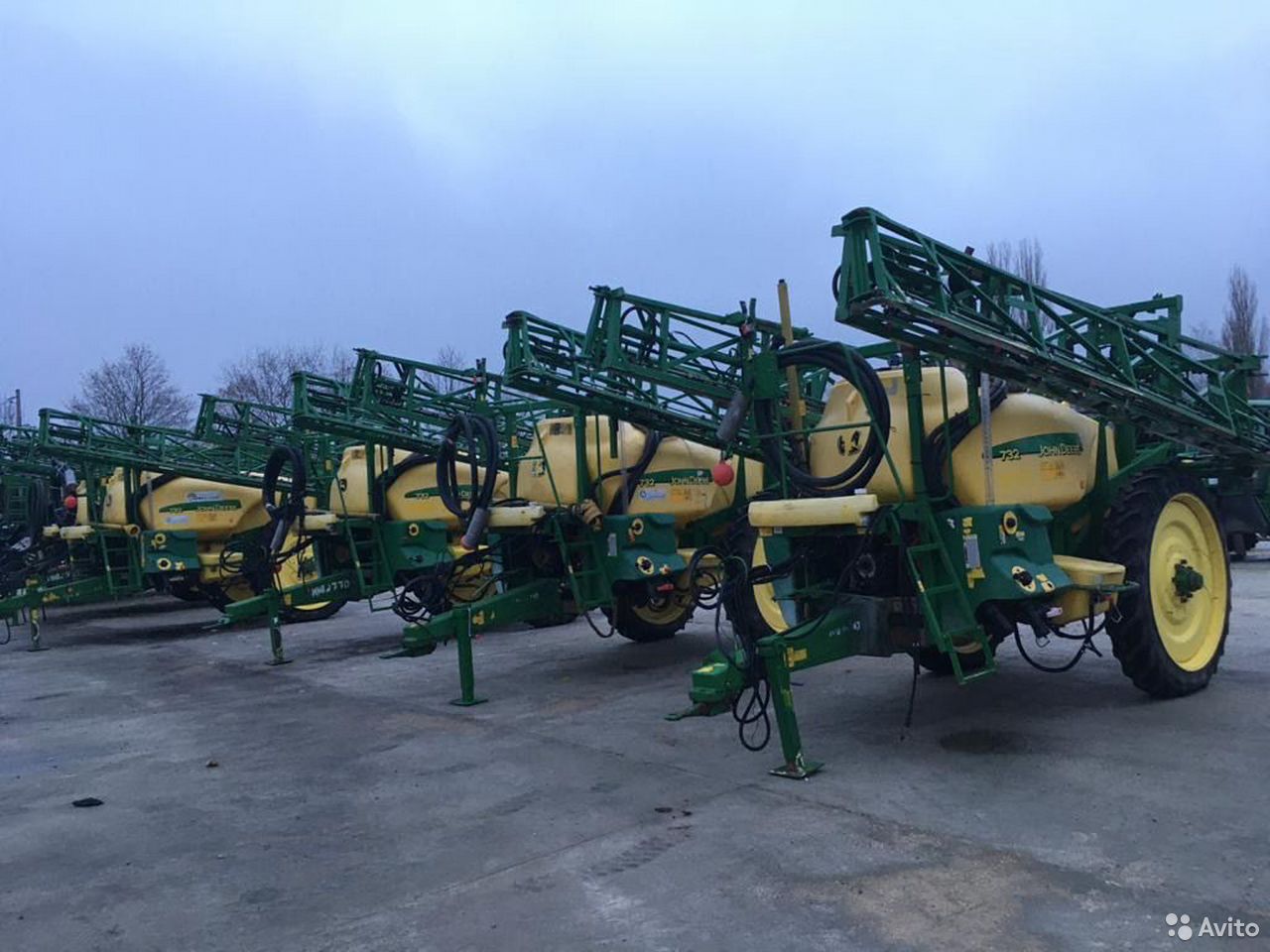 Прицепной опрыскиватель John Deere 732