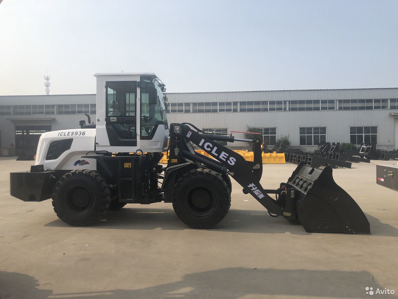 Фронтальный погрузчик Yigong ZL28