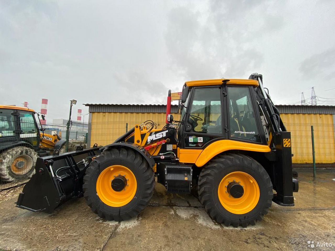 Экскаватор-погрузчик MST 544 Plus