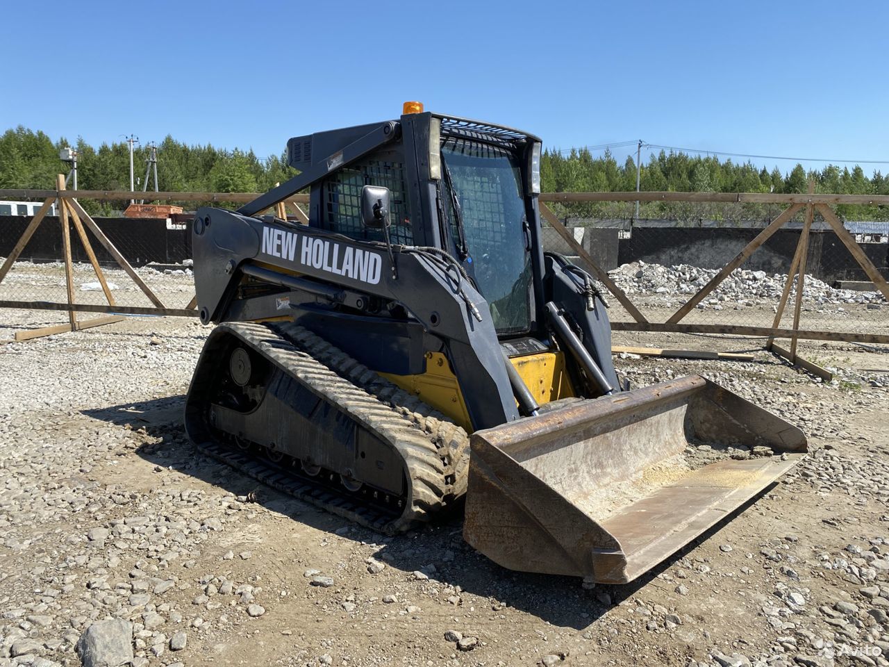 Гусеничный мини-погрузчик New Holland C185