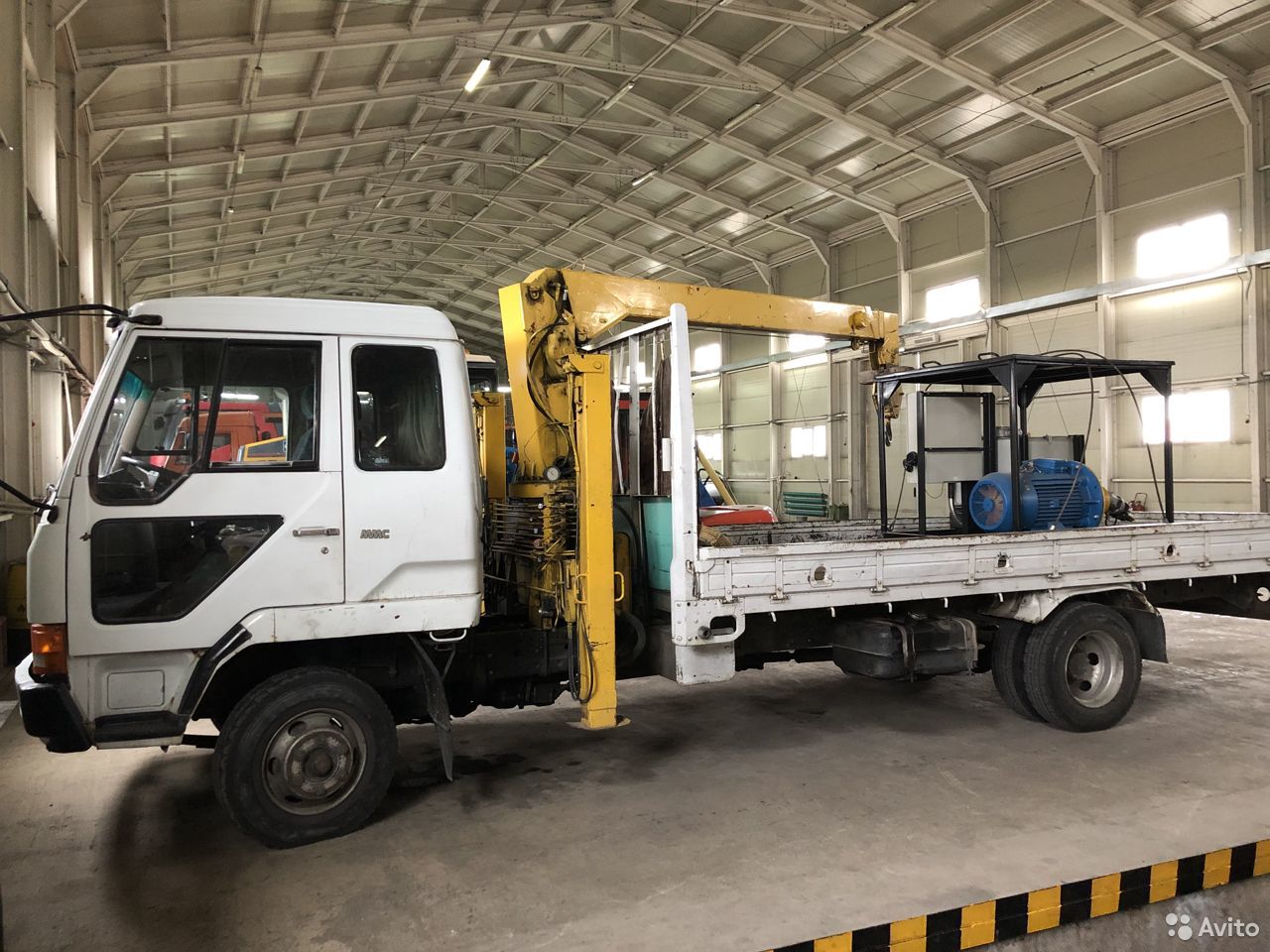 Бортовой грузовик с КМУ Mitsubishi Fuso Fighter
