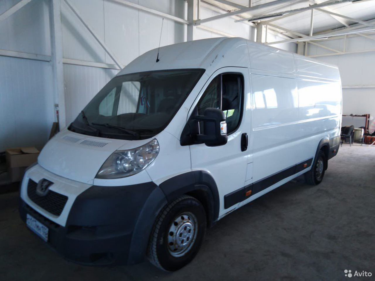 Цельнометаллический фургон Peugeot Boxer