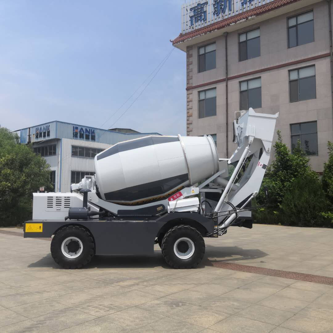 Самоходный бетоносмеситель Yugong SDM3000