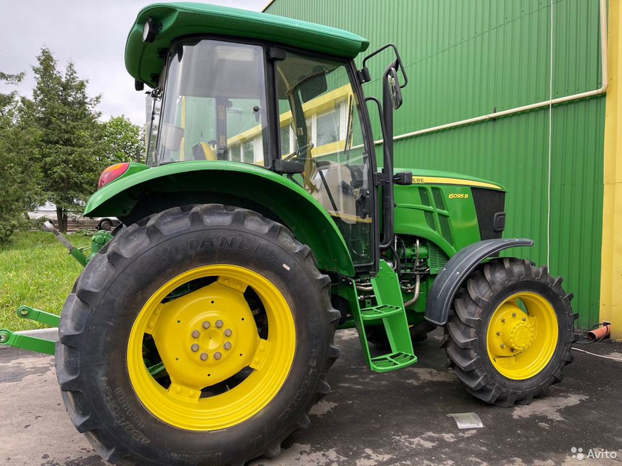 Трактор John Deere 6095