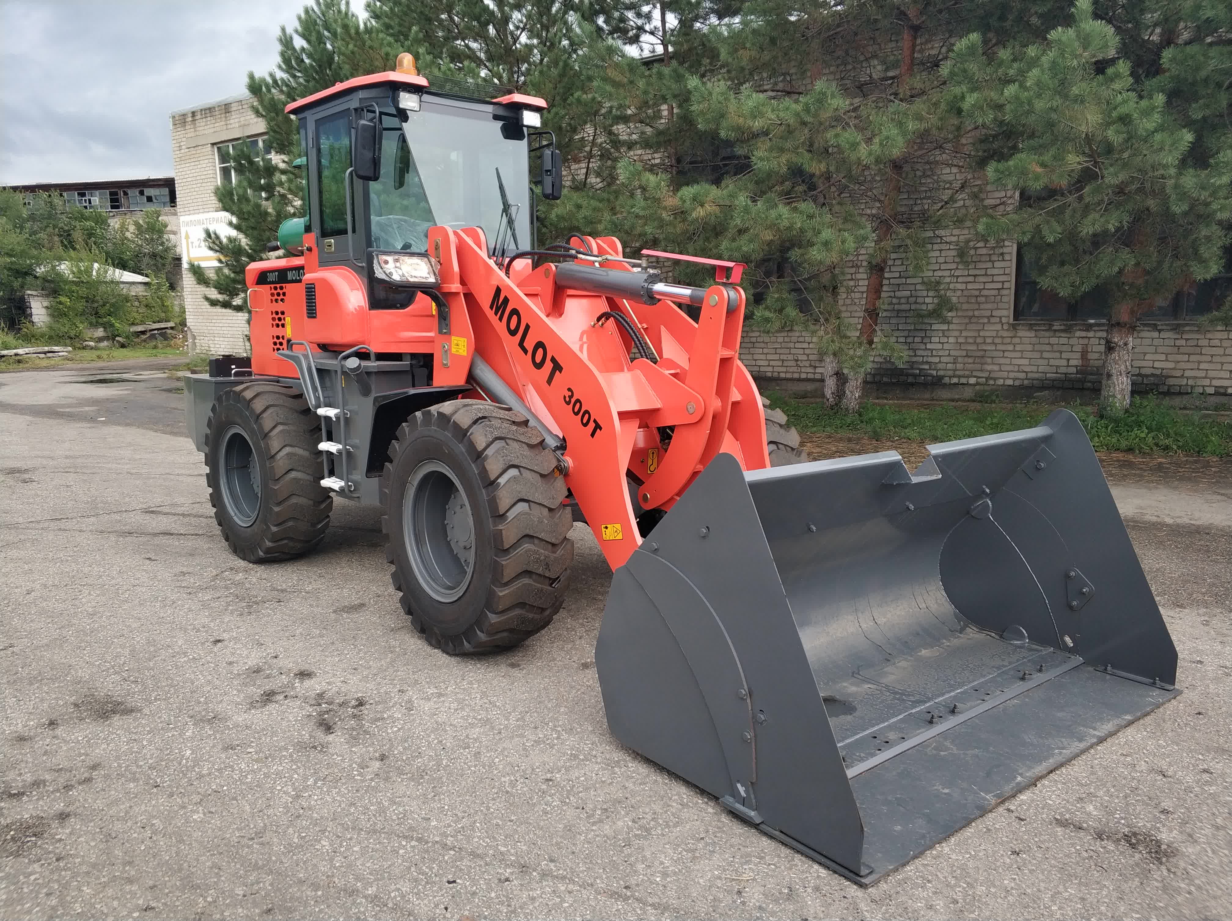 Фронтальный погрузчик Rongwei MOLOT 300T