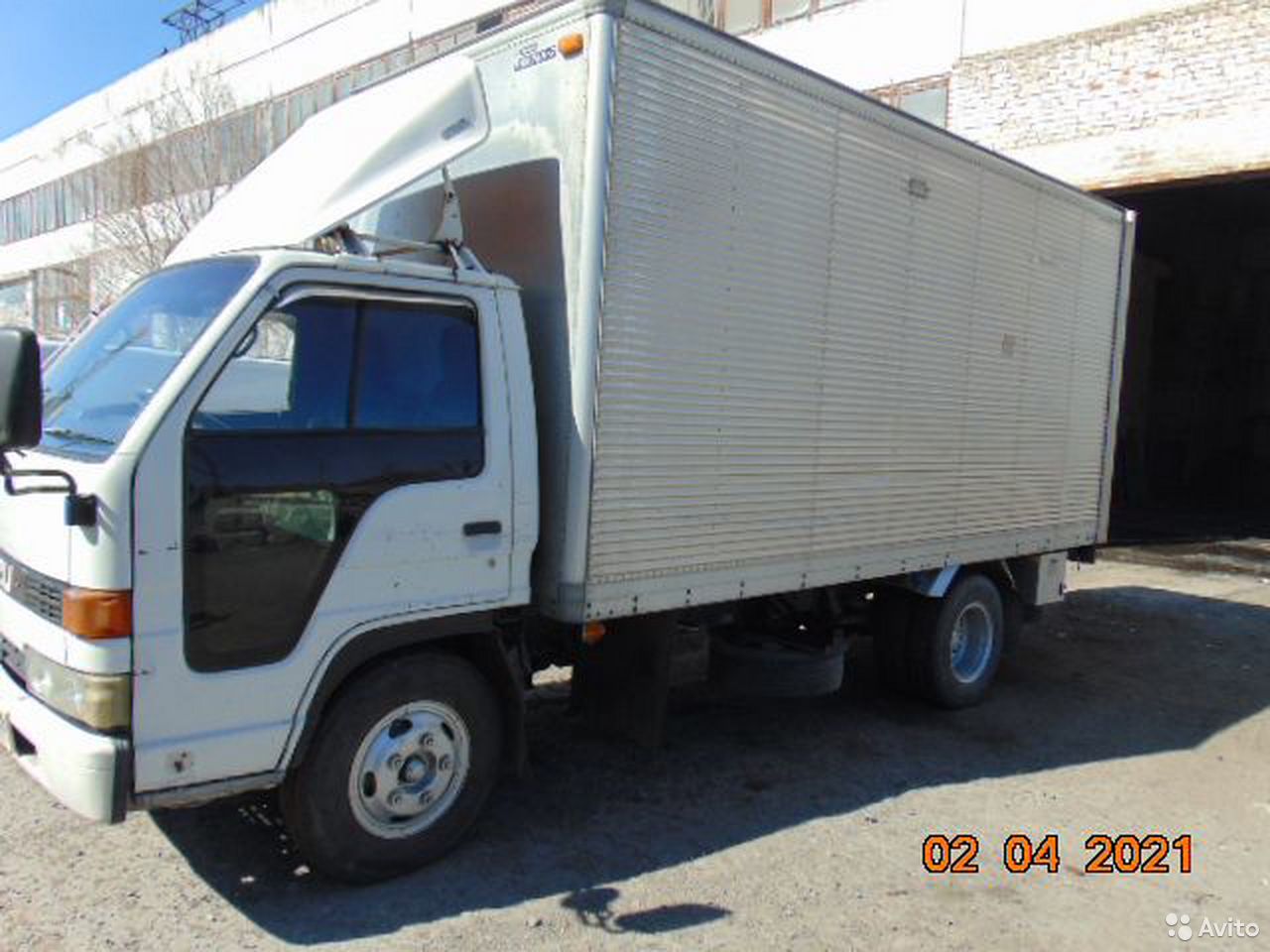 Промтоварный фургон Isuzu ELF