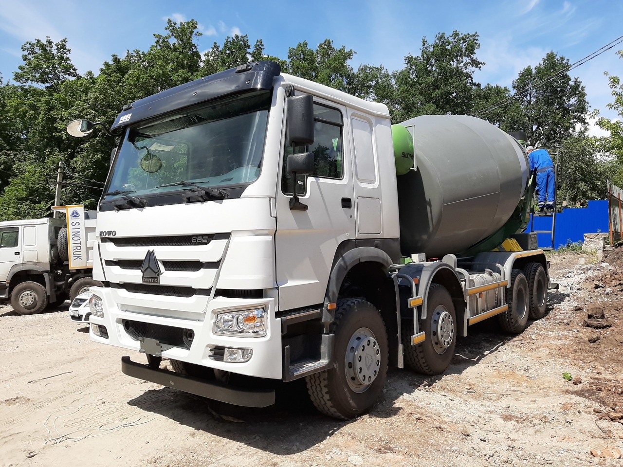 Автобетоносмеситель HOWO ZZ5407GJBS3267E