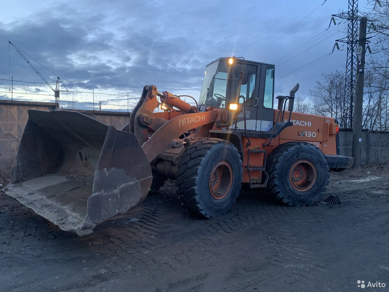 Фронтальный погрузчик Hitachi LX130