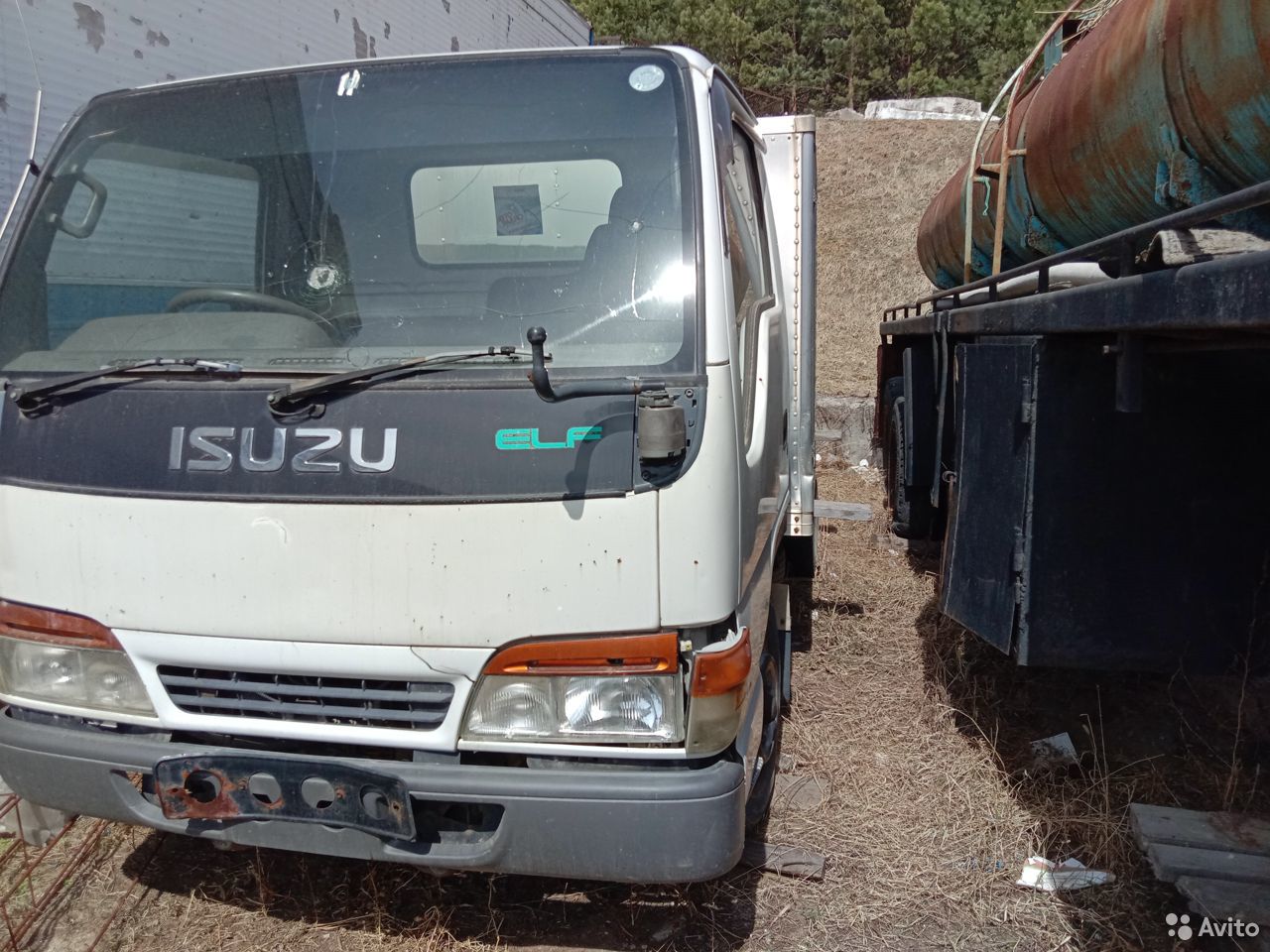 Грузовой фургон Isuzu Elf