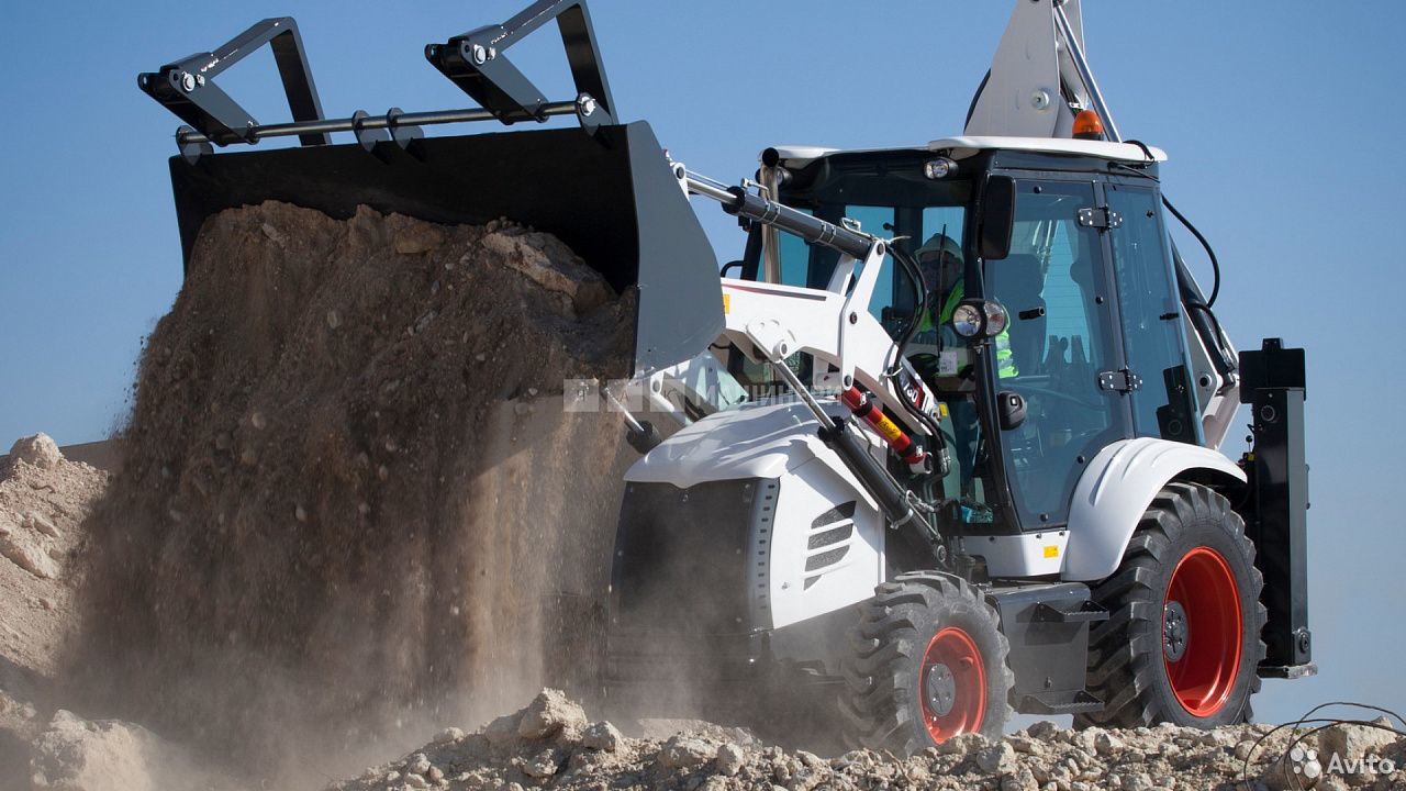 Экскаватор-погрузчик Bobcat