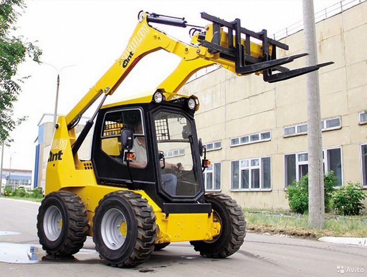 Мини-погрузчик ANT 1000