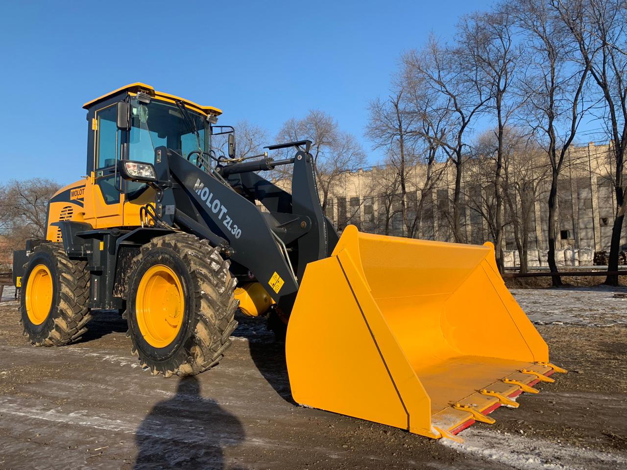 Фронтальный погрузчик  MOLOT ZL30