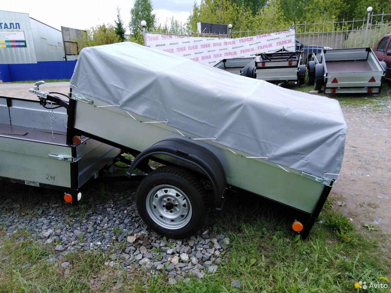 Легковой бортовой прицеп
