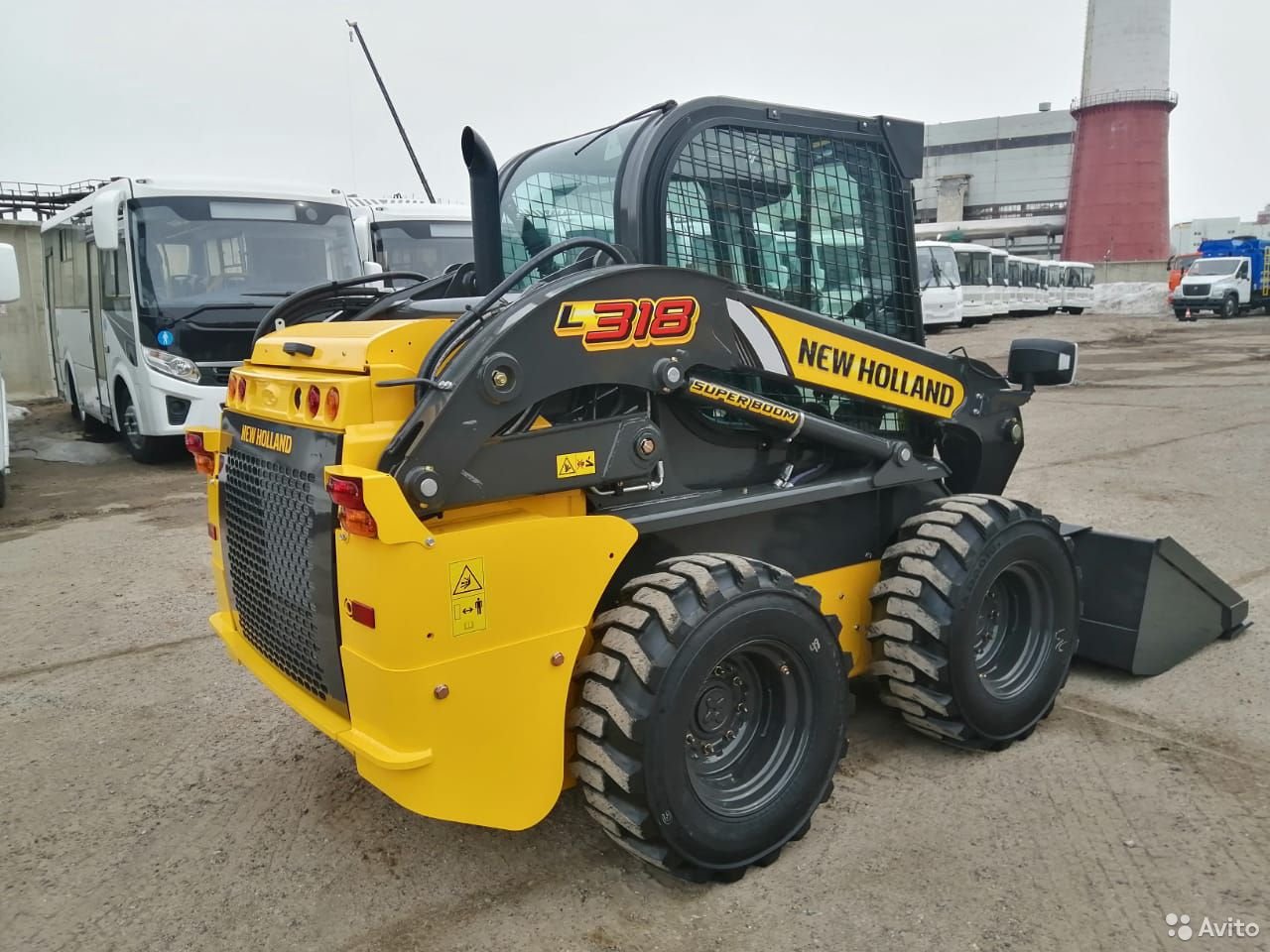 Мини-погрузчик New Holland L318
