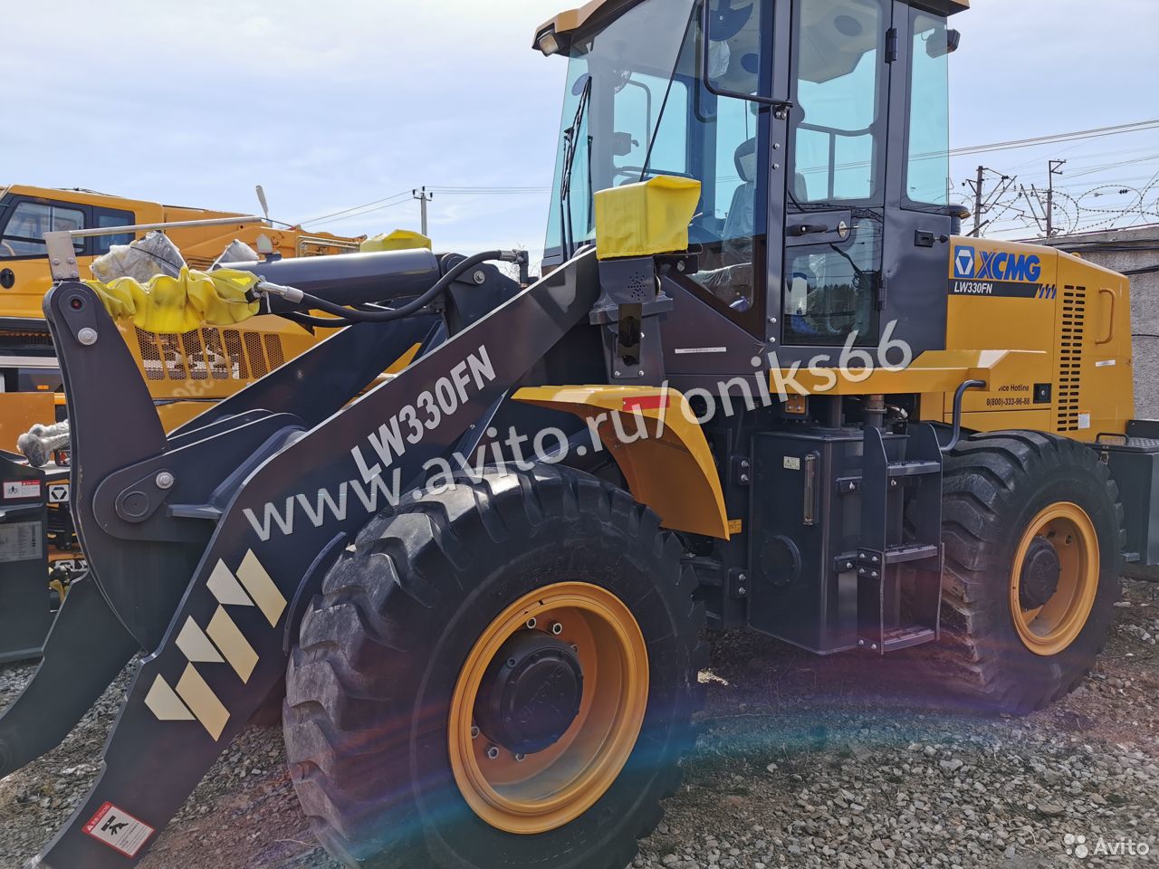 Фронтальный погрузчик XCMG LW330FN