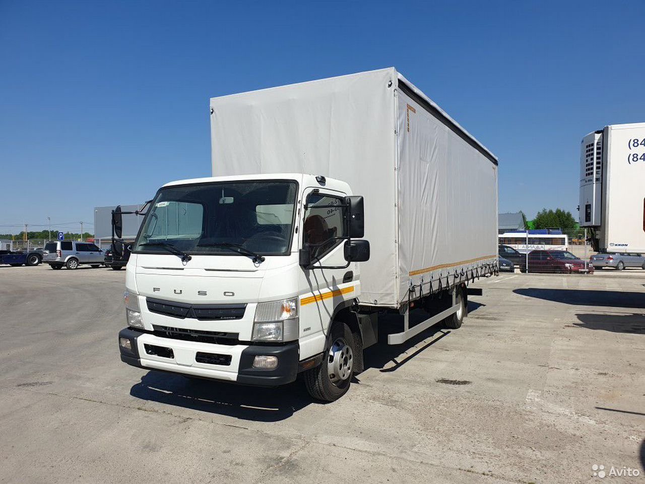 Тентованный автомобиль Mitsubishi Fuso Canter