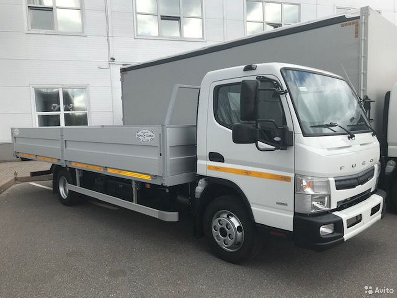 Бортовой автомобиль Mitsubishi Fuso Canter