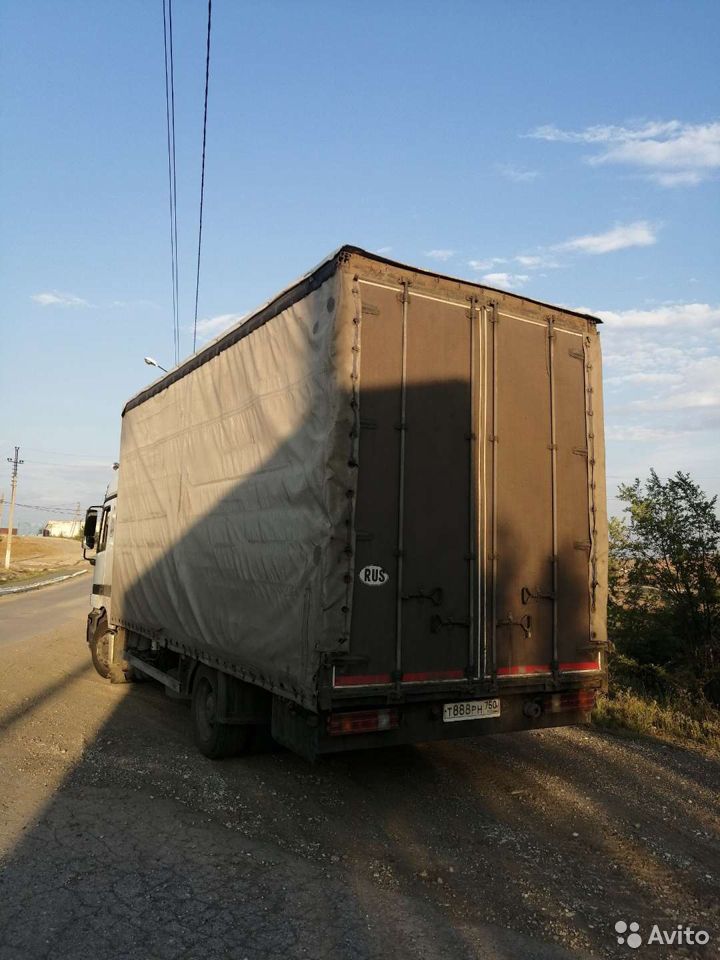 Тентованный грузовик Mercedes-Benz Actros