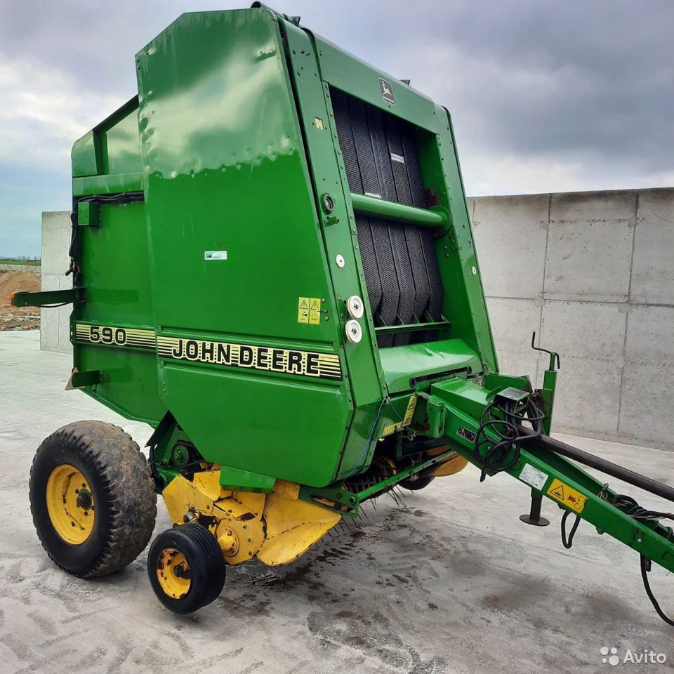 Пресс-подборщик John Deere 590
