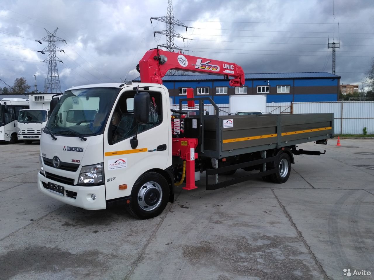 Бортовой грузовик с КМУ HINO 300 (Dutro)