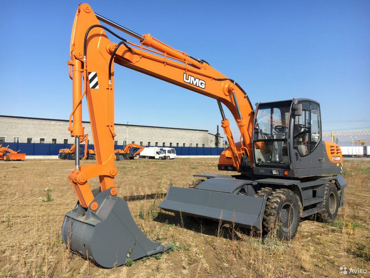 Колесный экскаватор UMG E140W