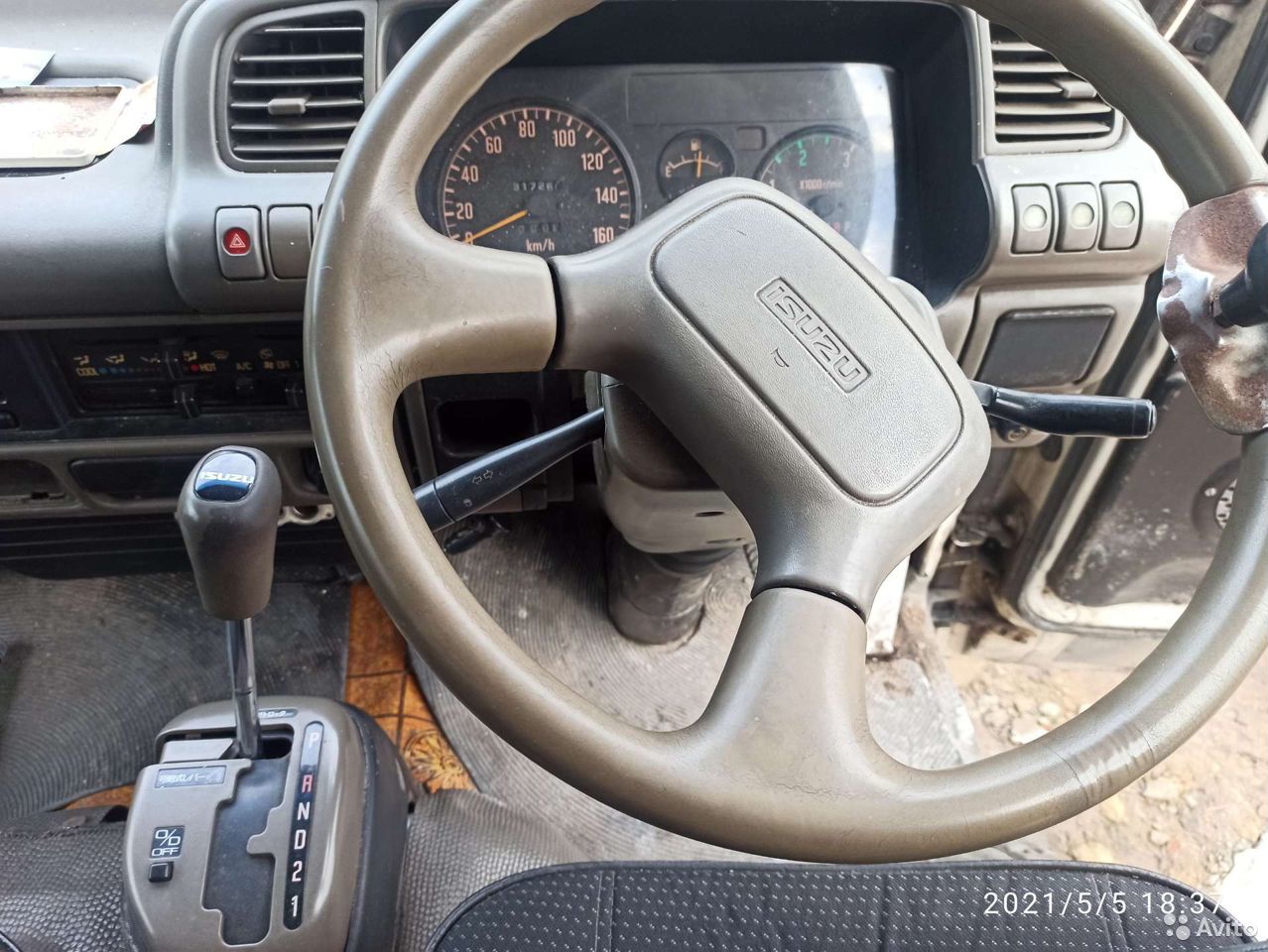 Промтоварный фургон Isuzu ELF