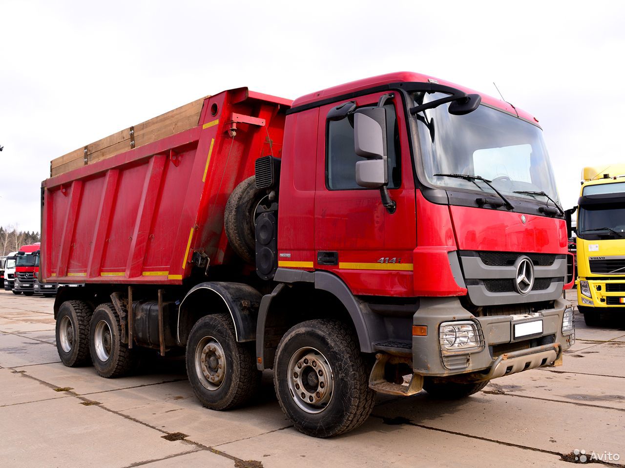 Самосвал Mercedes-Benz