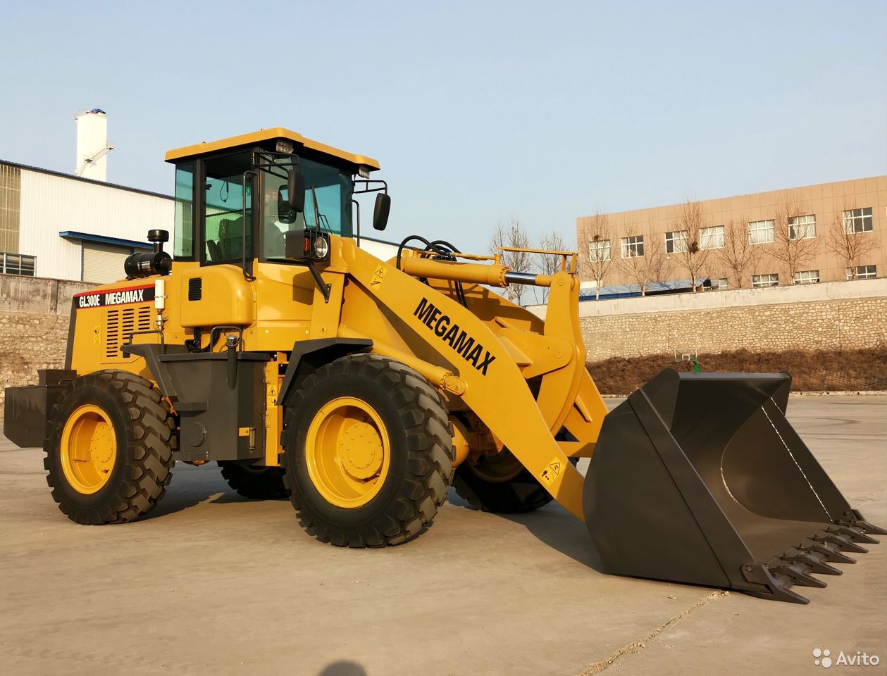 Фронтальный погрузчик MegaMax GL300E