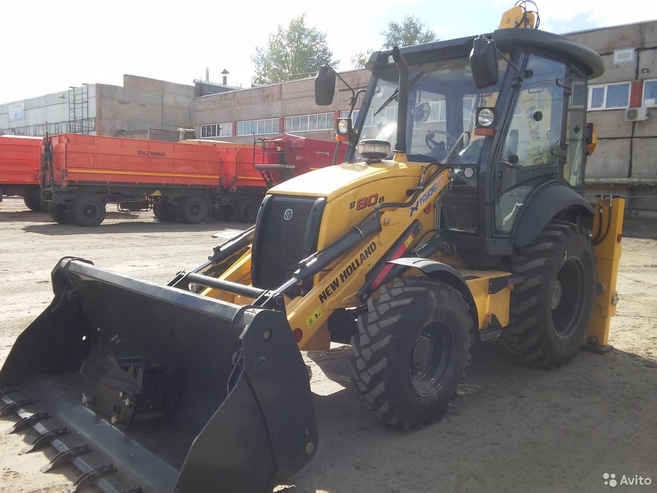 Экскаватор-погрузчик New Holland B80B