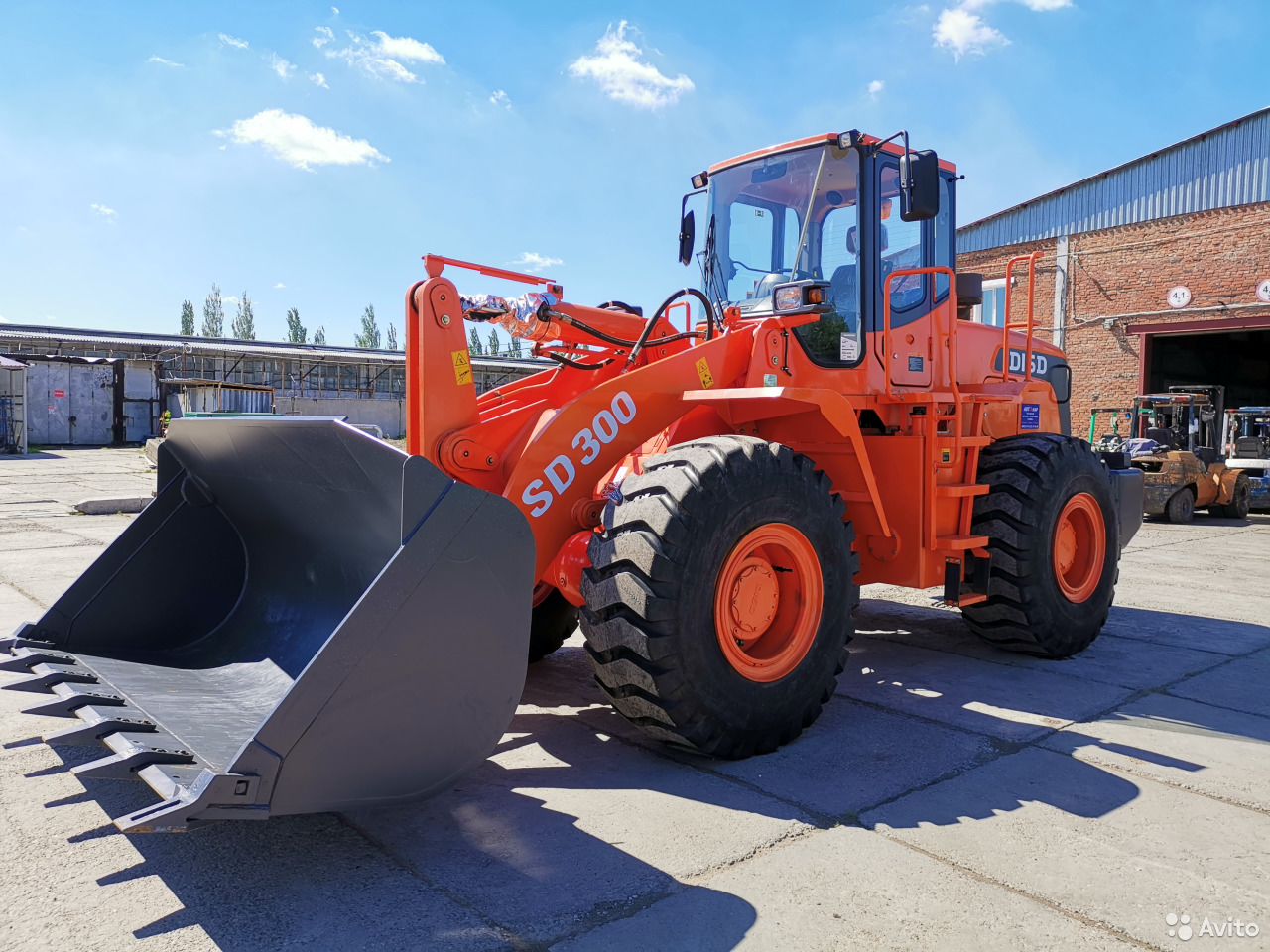 Фронтальный погрузчик Doosan SD300