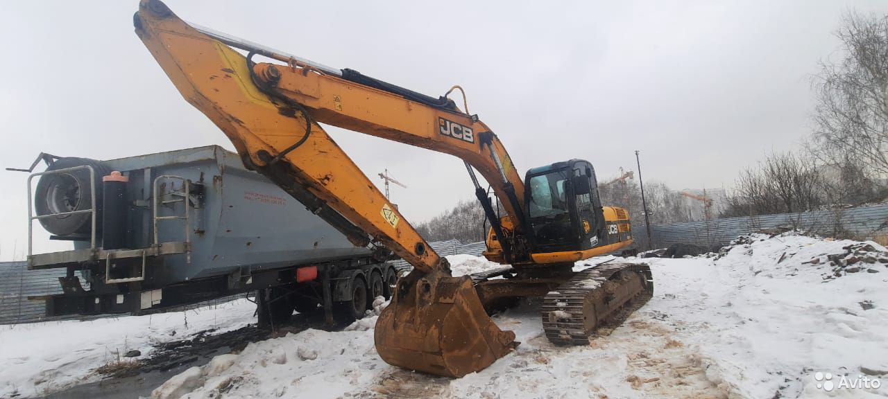Гусеничный экскаватор JCB JS260LC