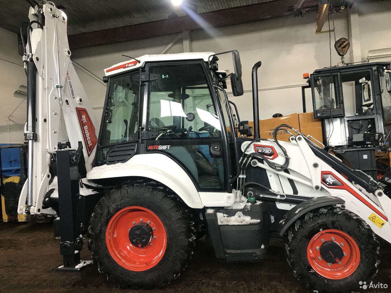 Экскаватор-погрузчик Bobcat B730