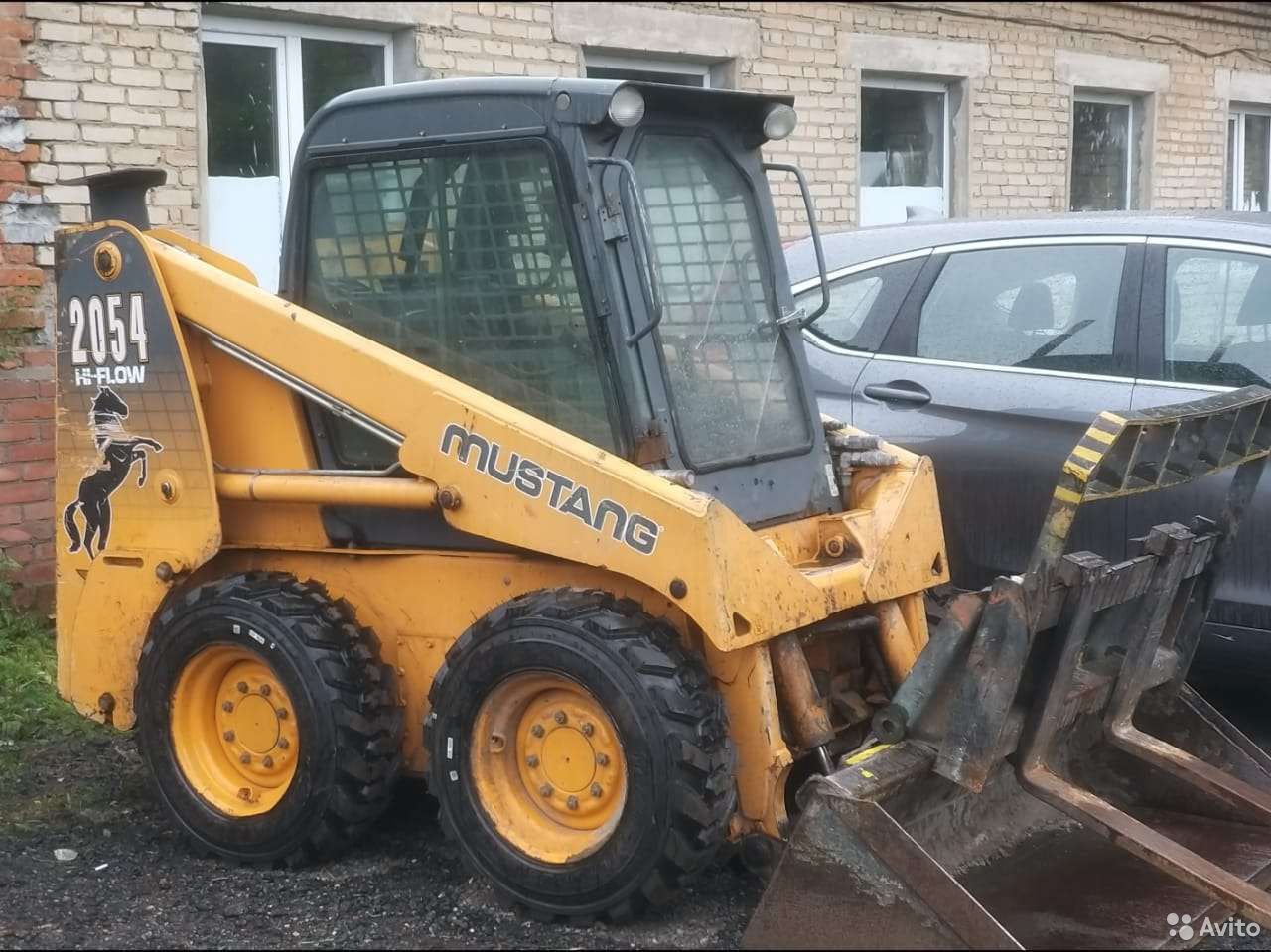 Мини-погрузчик Mustang 2054 Hi-Flow