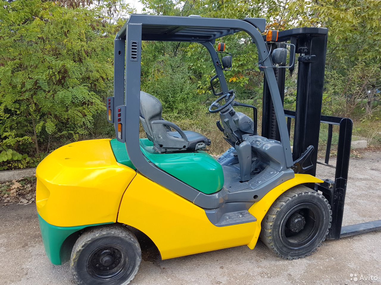 Вилочный погрузчик Komatsu FG30T-16