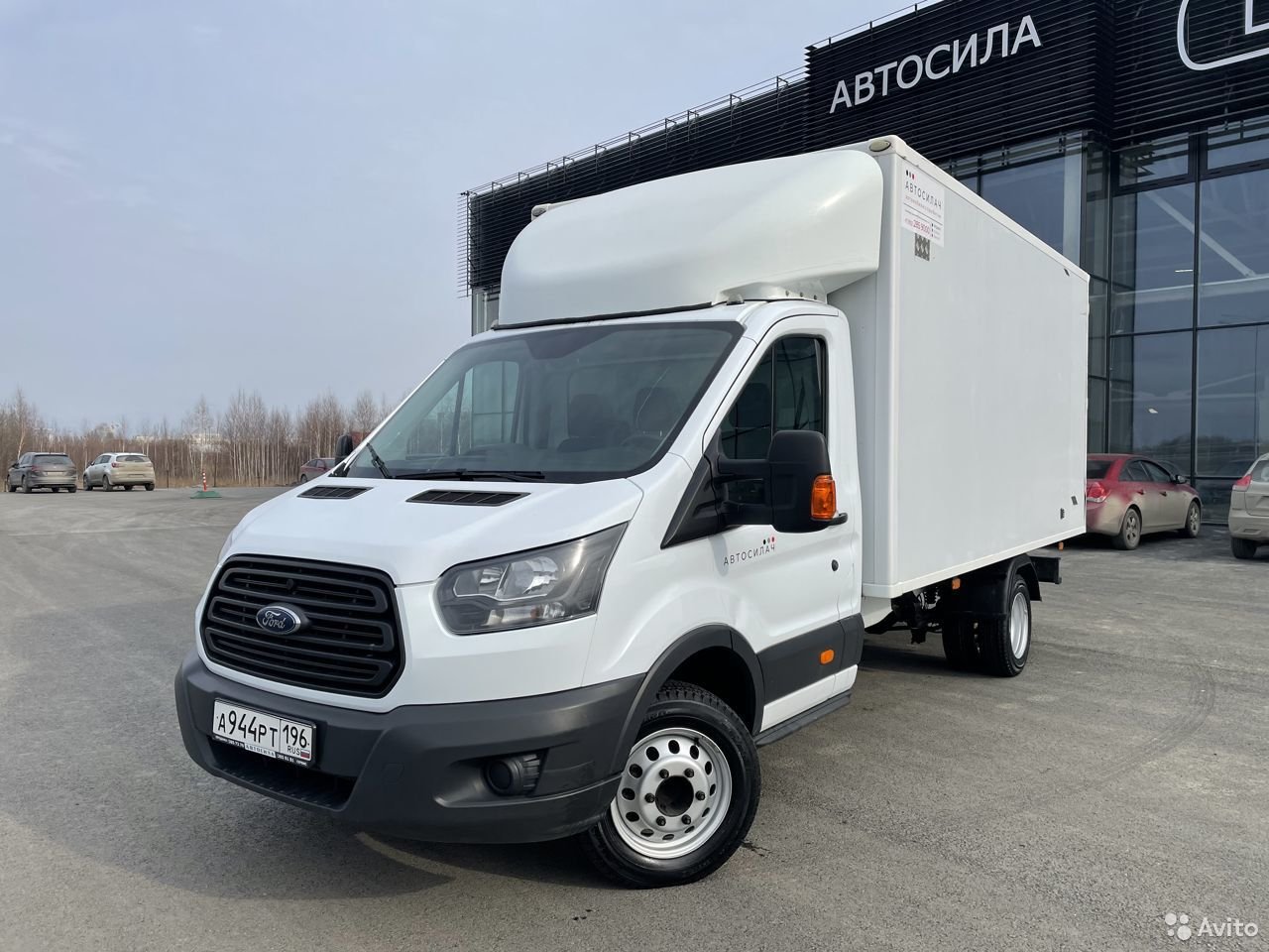 Промтоварный фургон Ford Transit