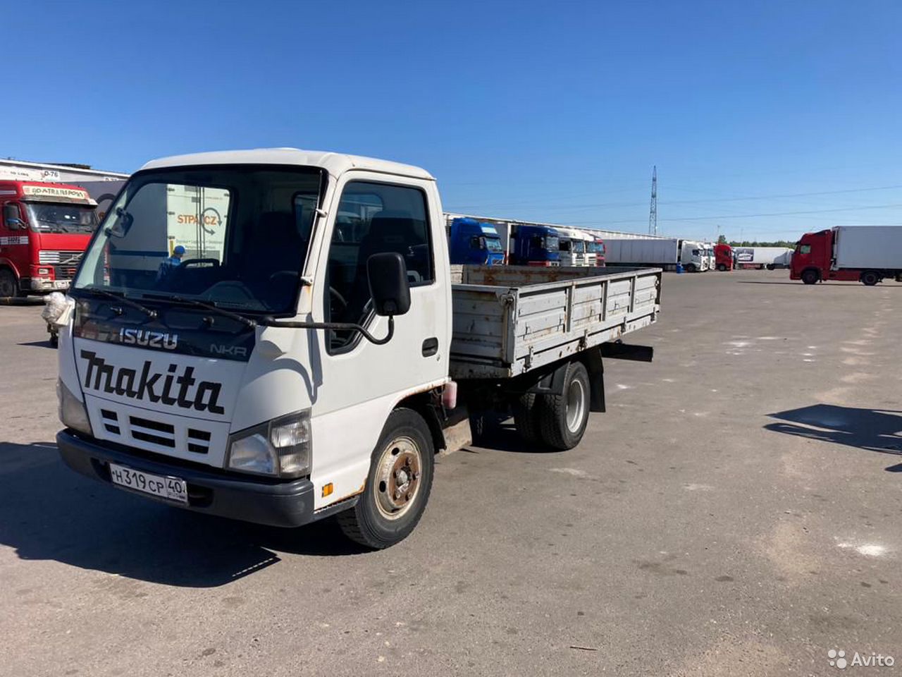 Бортовой автомобиль Isuzu NKR55