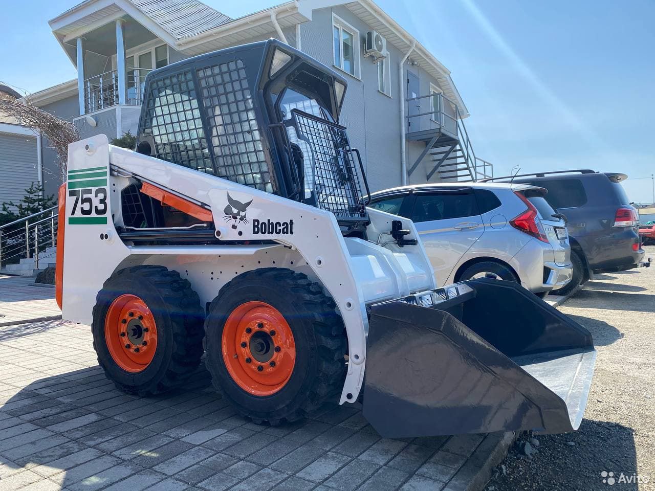 Мини-погрузчик Bobcat 753